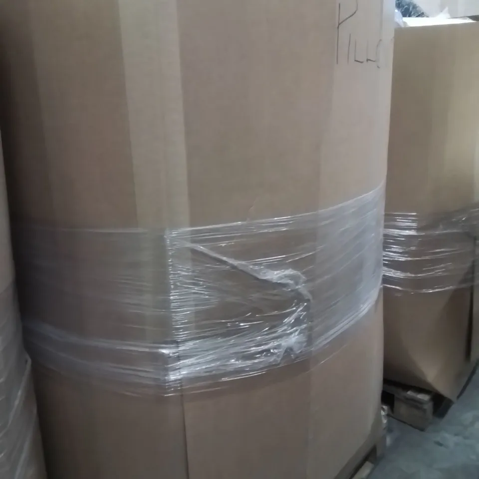 PALLET CONTAINING A LARGE QUANTITY OF PILLOWS 