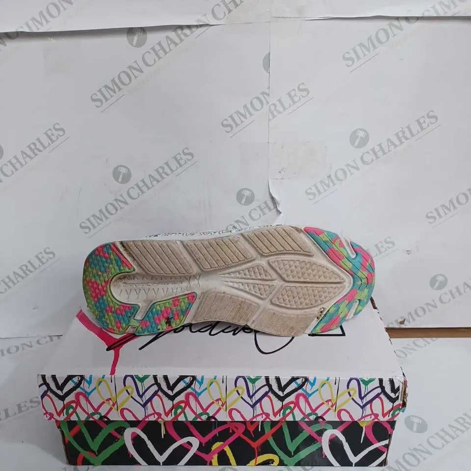 SKECHERS LOS ANGELES RUN SHOES - 11 WOMENS