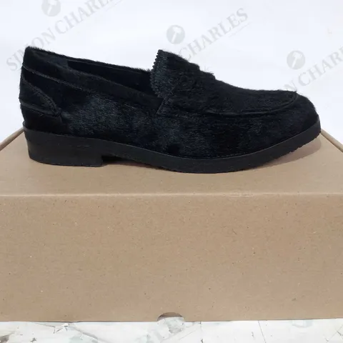 BOXED PAIR OF VINNY'S PANAME FAUX FUR LOAFERS IN BLACK EU SIZE 41