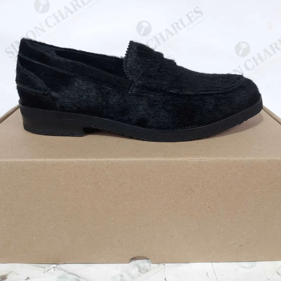 BOXED PAIR OF VINNY'S PANAME FAUX FUR LOAFERS IN BLACK EU SIZE 41