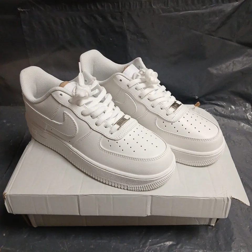 NIKE AIR FORCE 1 LOW WHITE SNEAKERS 7.5