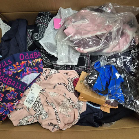 APPROXIMATELY 30 ASSORTED CLOTHING ITEMS IN VARIOUS SIZES, STYLES & COLOURS TO INCLUDE BRANDS SUCH AS ODDBALLS, SOCKSHOP, M&S, ETC - COLLECTION ONLY