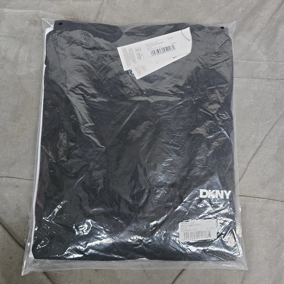 BAGGED DKNY MENS 3 PACK OF T-SHIRTS IN BLACK/WHITE/GREY - MEDIUM
