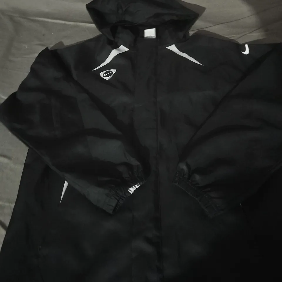 BLACK NIKE WINDBREAKER JACKET – SIZE XL