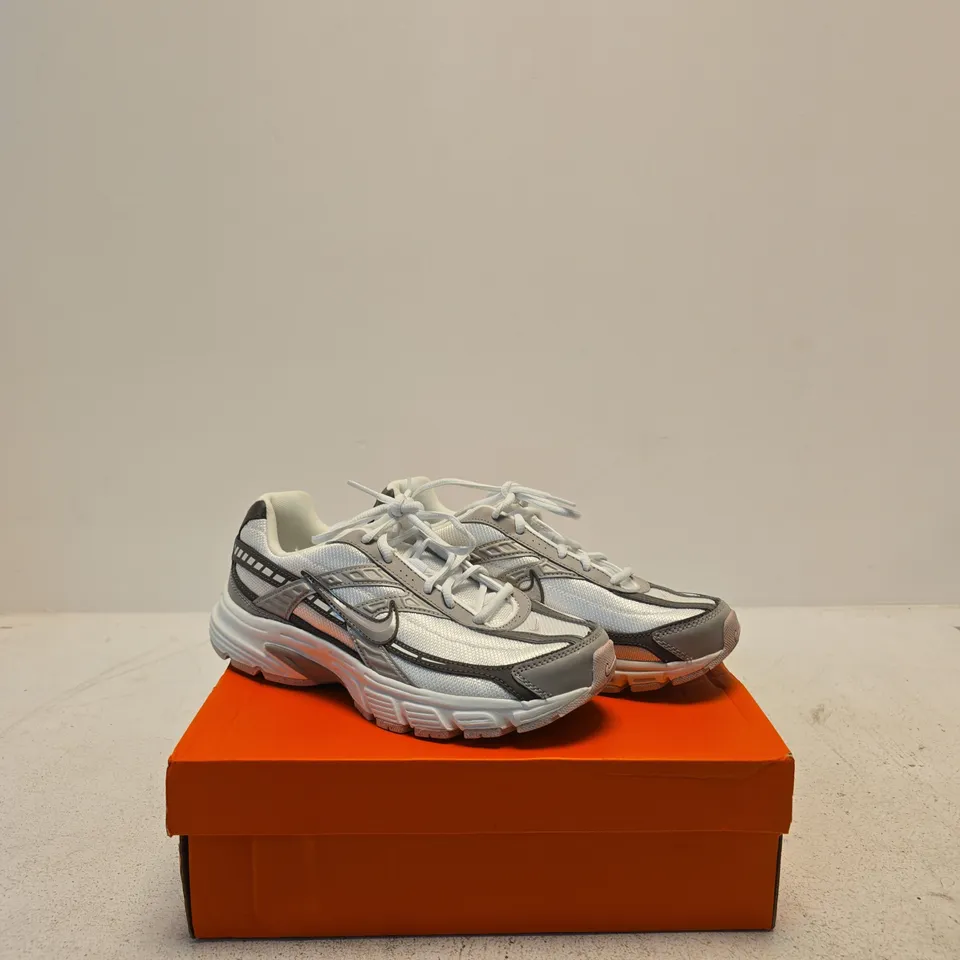NIKE INITIATOR LD00 SNEAKERS – UK 6 (EU 40) – WHITE/PLATINUM
