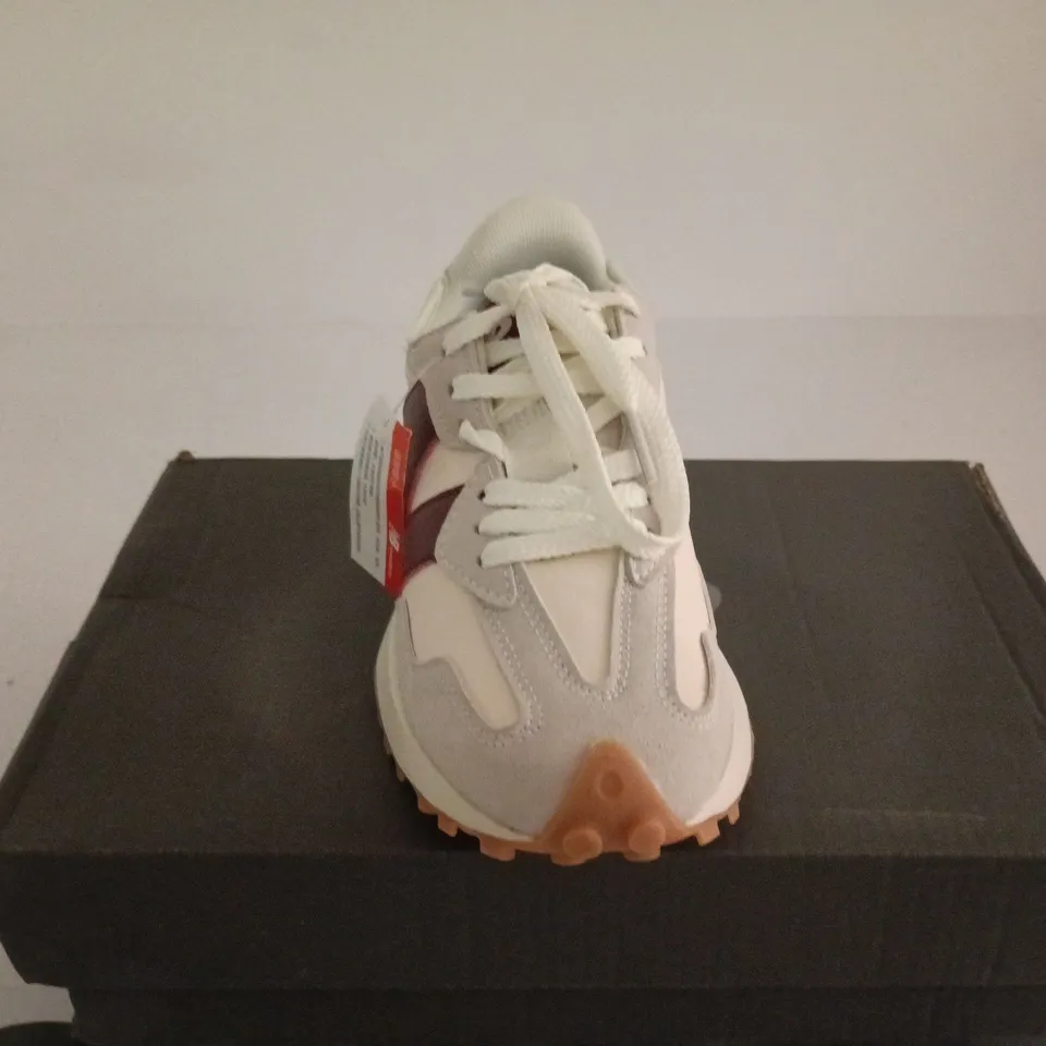 NEW BALANCE TRAINERS UK 4 BOXED