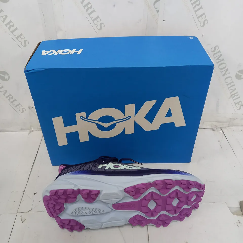 BOXED PAIR OF HOKA 1 CHALLENGER ATR 7 UK 6