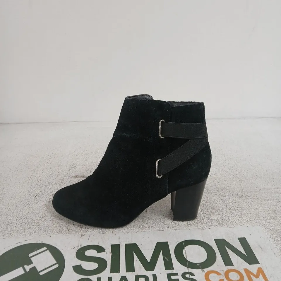 CLARKS WOMEN'S BLACK SUEDE ANKLE BOOT WITH STRAPS & ZIP – UK 5