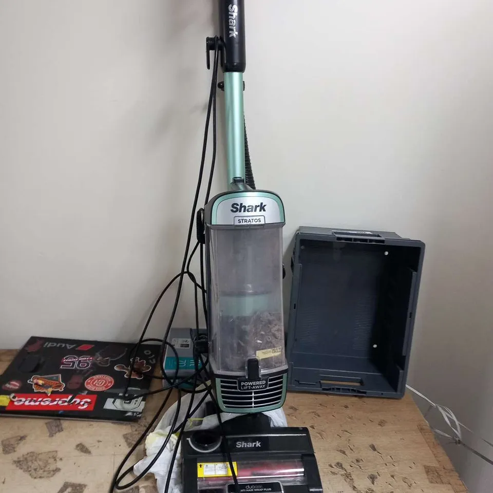 SHARK STRATOS UPRIGHT CORDED VACUUM WITH ANTI HAIR WRAP PLUS & ANTI-ODOUR 