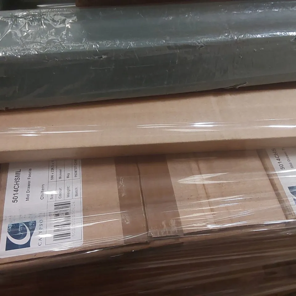 PALLET CONTAINING A VERY LARGE QUANTITY OF FURNITURE PANELS AND OTHER ASSORTED ITEMS