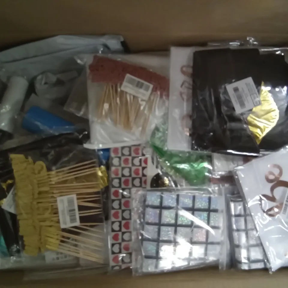 PALLET OF APPROXIMATELY 25 BOXES OF BALLOONS AND PARTY ACCESSORIES 
