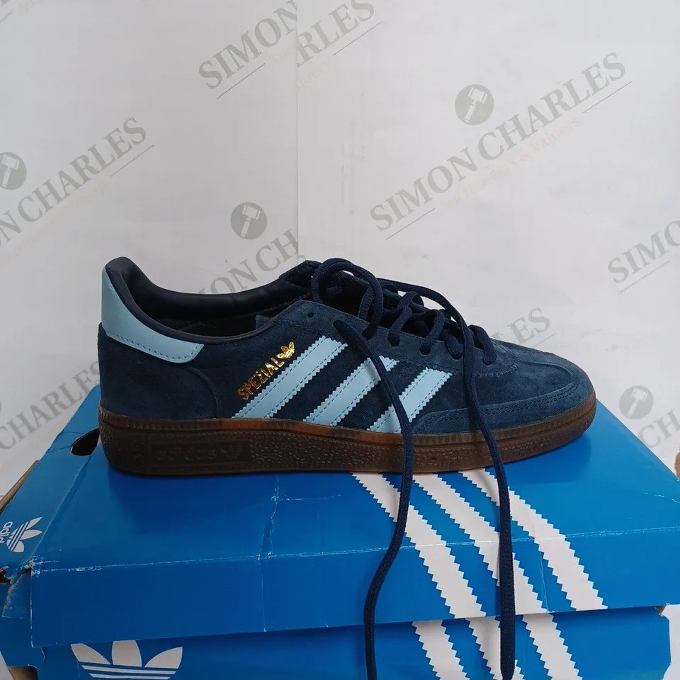BOXED ADIDAS HAND BALL SPEZIAL IN NAVY BLUE - UK 5 