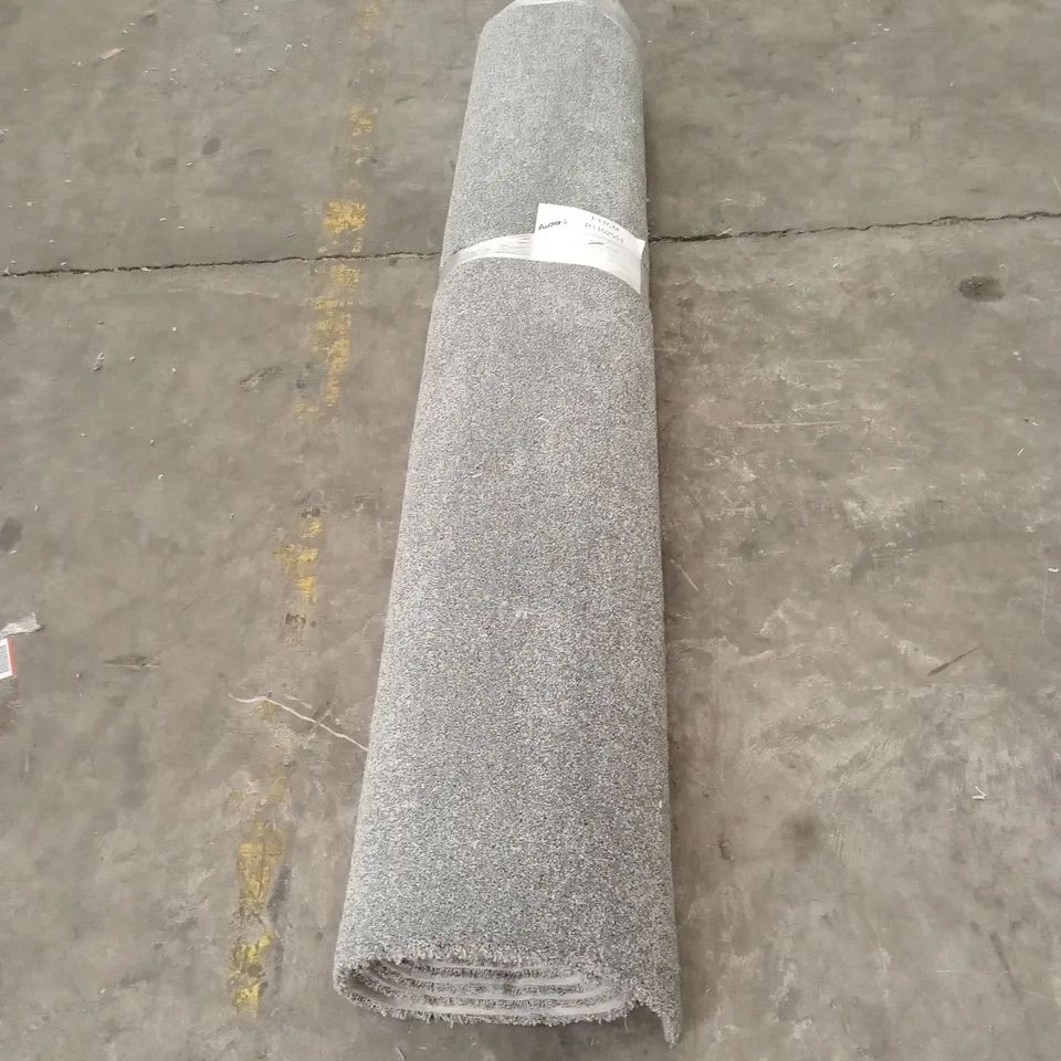 ROLL OF QUALITY DELIGHTFUL MISTY CARPET // APPROX SIZE; 2.1 x 5m