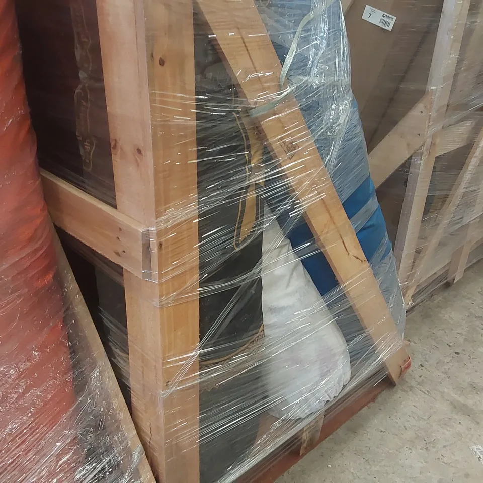 PALLET CONTAINING APPROXIMATELY 9x MIXED PUNCH BAGS