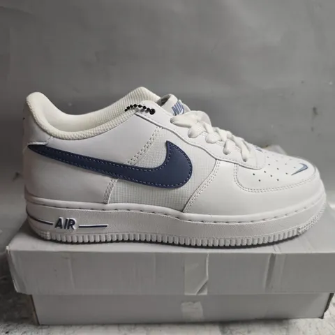 BOXED PAIR OF NIKE AIR FORCE 1 GS IN TRAINERS IN WHITE - UK 4.5
