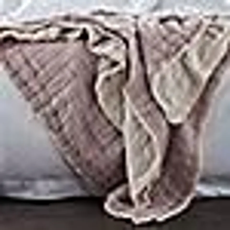 SECRET LINEN STORE VIVIENNE  100% COTTON QUILTED THROW VINTAGE ROSE SUPER KING