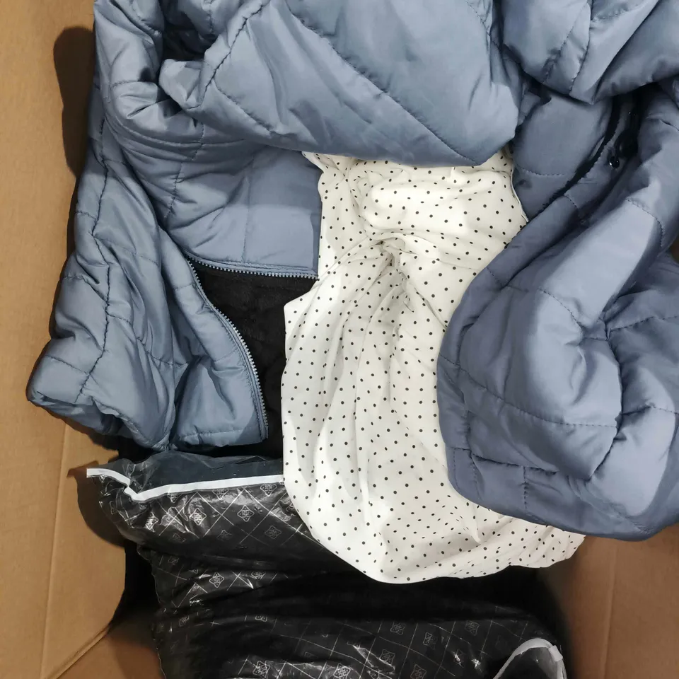 APPROXIMATELY 20 ASSORTED CLOTHING PRODUCTS IN VARIOUS STYLES & SIZES TO INCLUDE JUMPERS, T-SHIRTS, DRESSES ETC