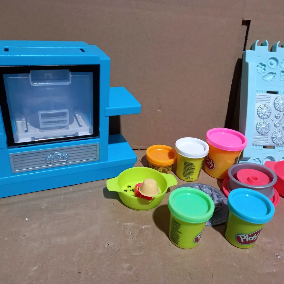 PLAY-DOH KITCHEN CREATIONS RISING CAKE OVEN PLAYSET RRP £29