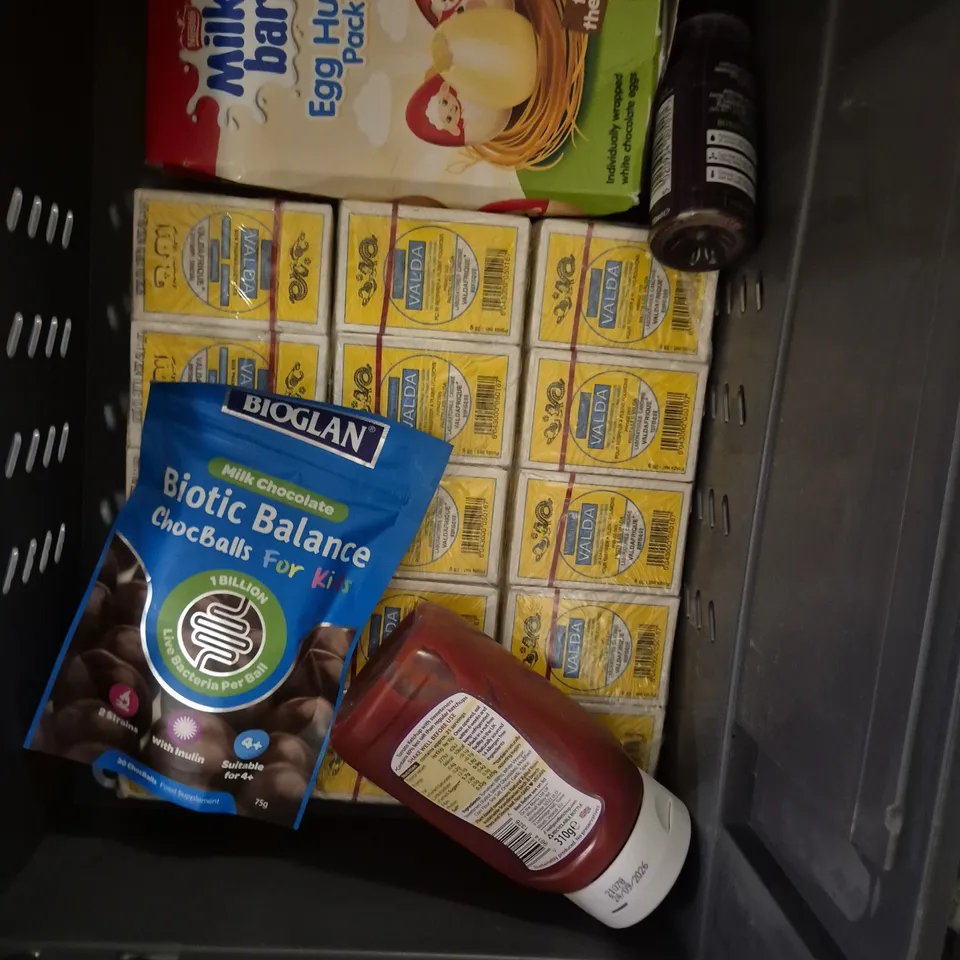 APPROXIMATELY 15 ASSORTED FOOD AND DRINK PRODUCTS TO INCLUDE - LINDT CHOCOLATE SELECTION - NESCAFE GOLD - CADBURY DAIRY MILK CARAMEL - ETC - COLLECTION ONLY