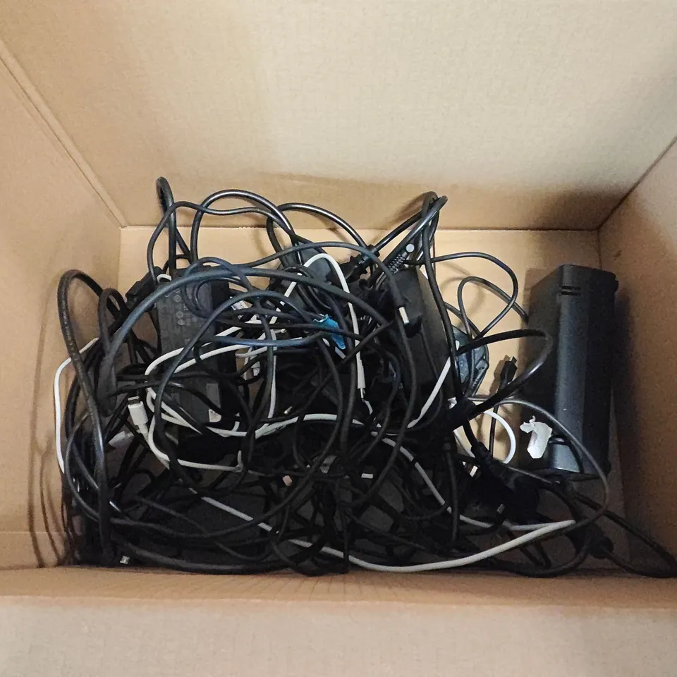 LOT OF ASSORTED POWER SUPPLIES TO INCLUDE HP & LENOVO 65W AND MICROSOFT AC ADAPTER