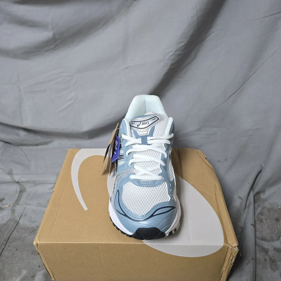 ASICS RUNNING SHOES – LIGHT BLUE/WHITE SIZE 9
