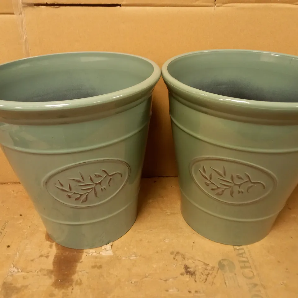 PAIR OF OLIVE GREEN 30CM PLASTIC PLANTERS RRP £28.99
