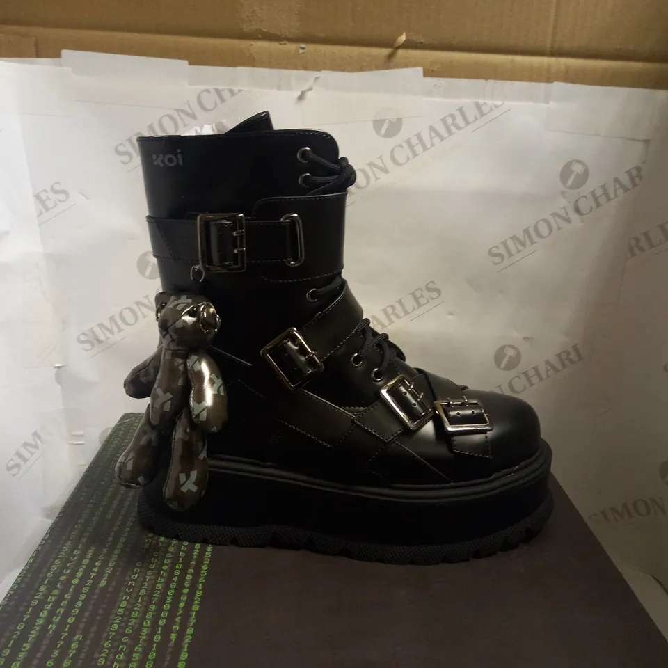 KOI VEGAN THE FINAL OFFER TEDDY BEAR BOOTS - BLACK SIZE 7