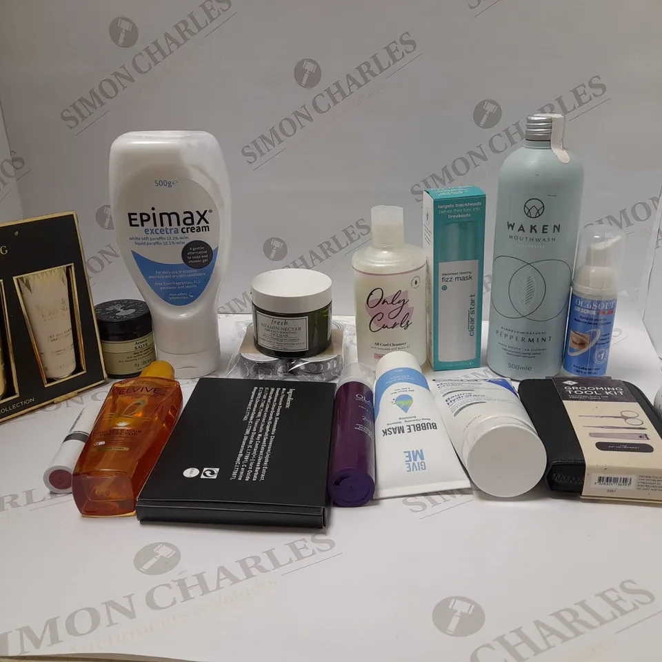 BOX OF APPROX 20 ASSORTED COSMETIC ITEMS TO INCLUDE BAYLIS AND HARDING, ONLY CURLS AND GROOMING KITS 