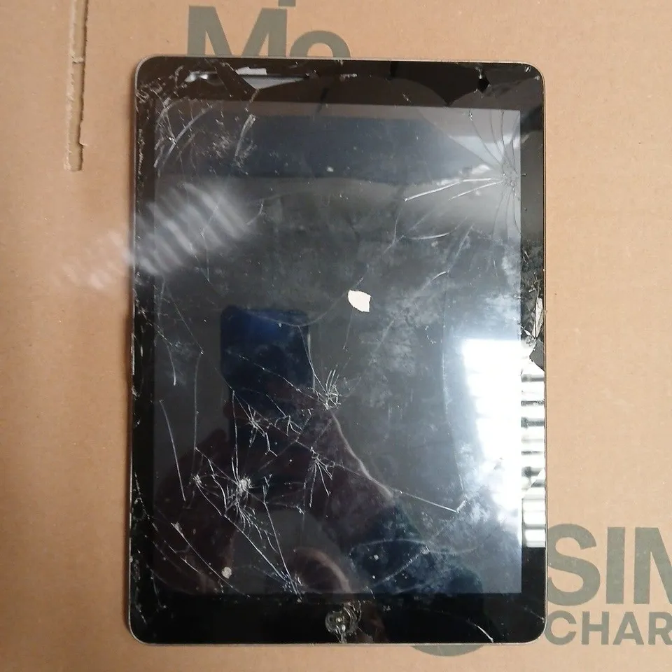 APPLE IPAD TABLET - A1474