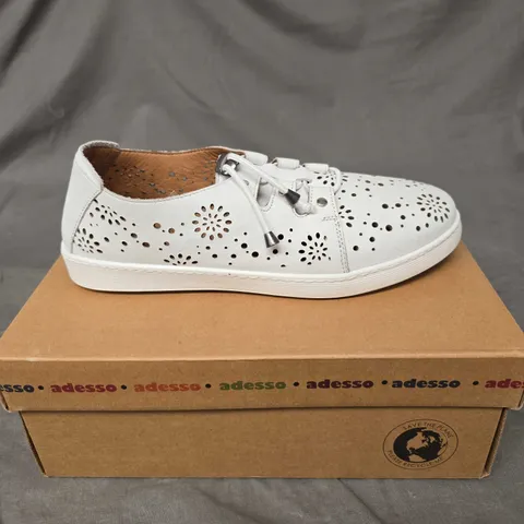 BOXED PAIR OF ADESSO FLORAL PINHOLE TRAINERS IN WHITE - 7