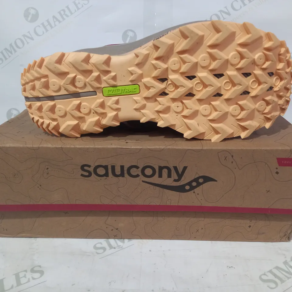 BOXED PAIR OF SAUCONY PEREGRINE 12 TRAINERS IN VIOLET/GREY UK SIZE 6