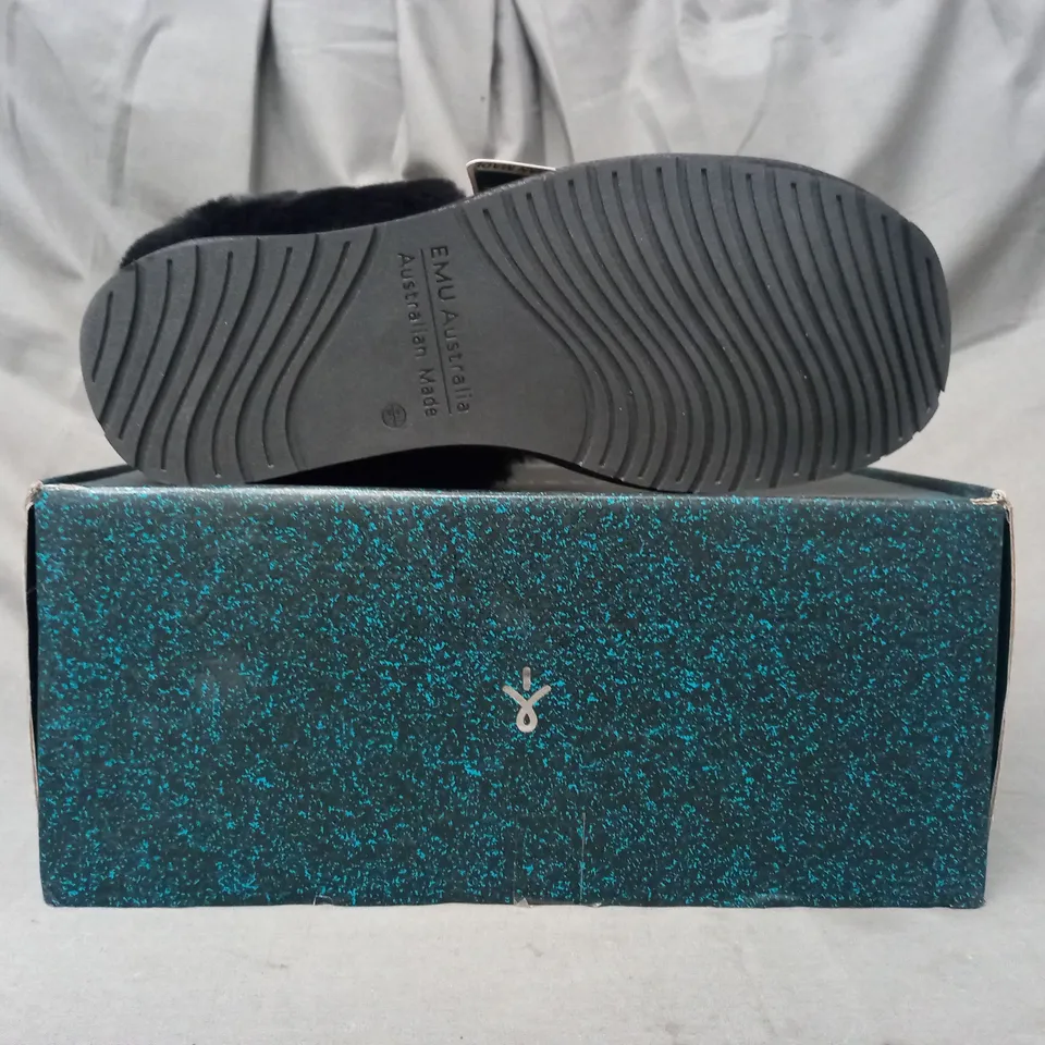 BOXED PAIR OF EMU AUSTRALIA SLIPPERS IN BLACK SIZE 9
