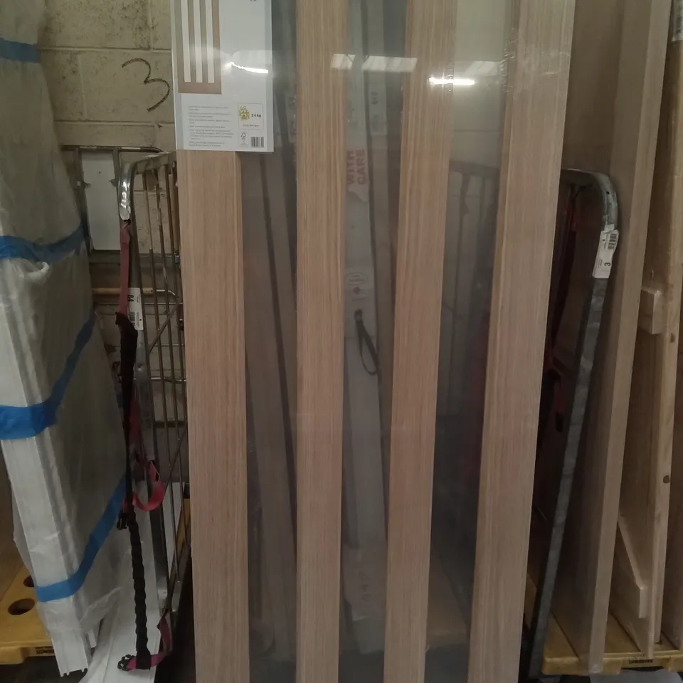 GEOM VERTICAL 3 PANEL OAK VENEER GLAZED INTERNAL DOOR 1981×762×35MM