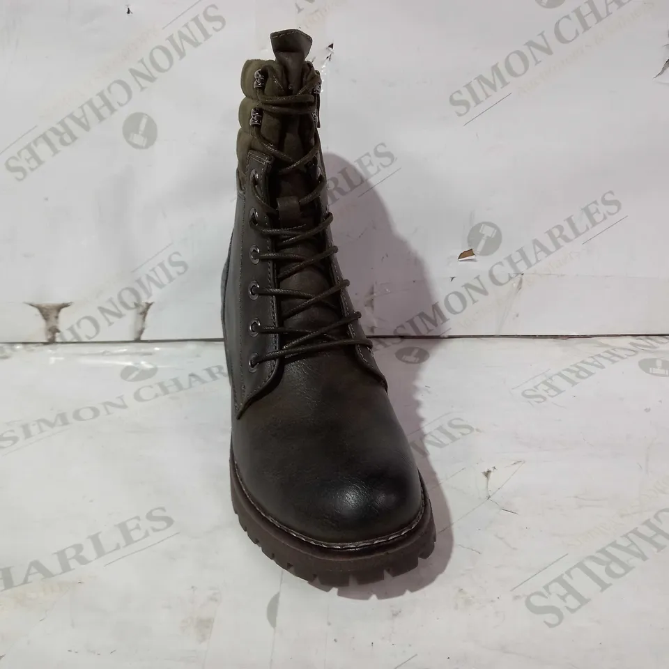 BOXED PAIR OF DESIGNER LEATHER BOOTS IN DARK GREEN EU SIZE 38