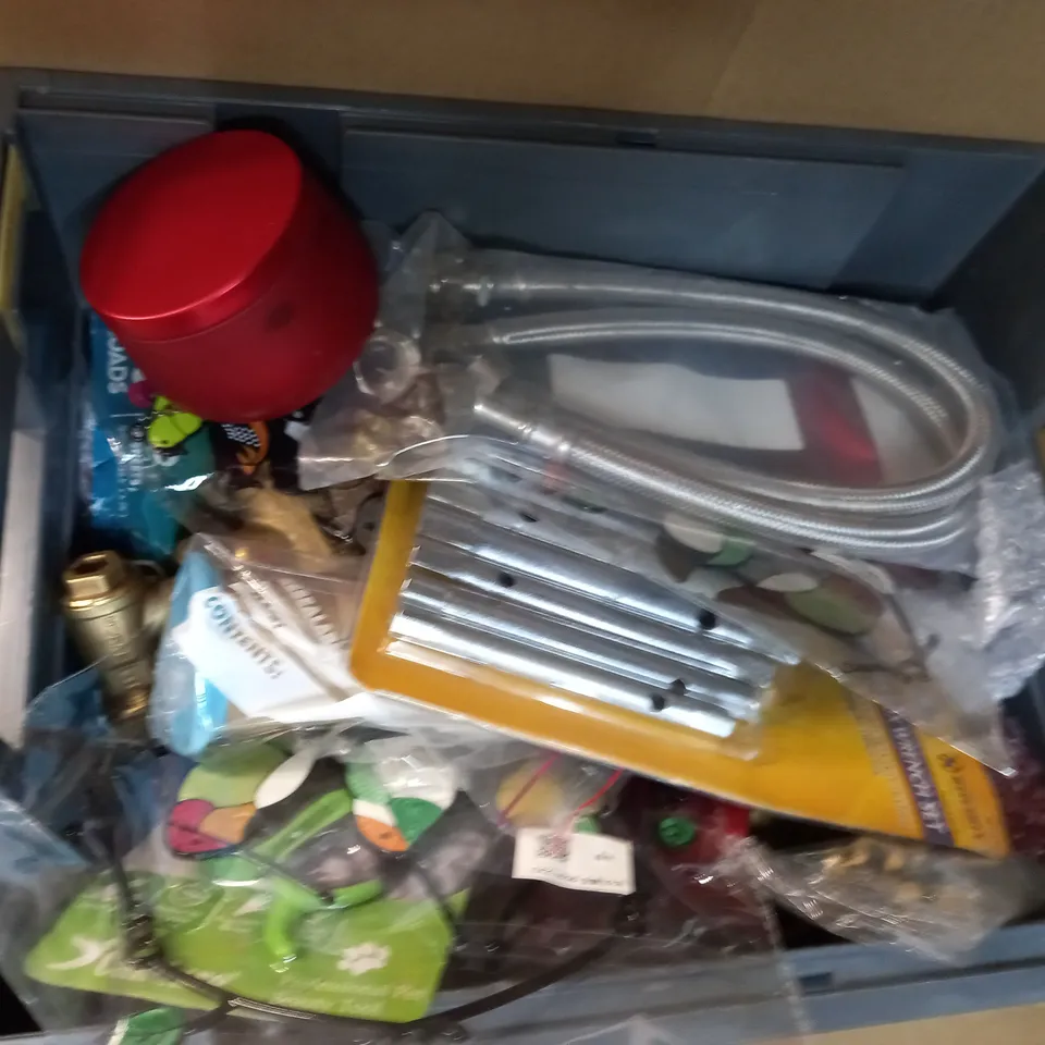 LOT OF APPROXIMATELY 30 ASSORTED ITEMS TO INCLUDE CARBON MONOXIDE ALARMS, ELCOMETER, CRUIZE WHEELS WHEEL LOCK NUTS SYSTEM, ETC
