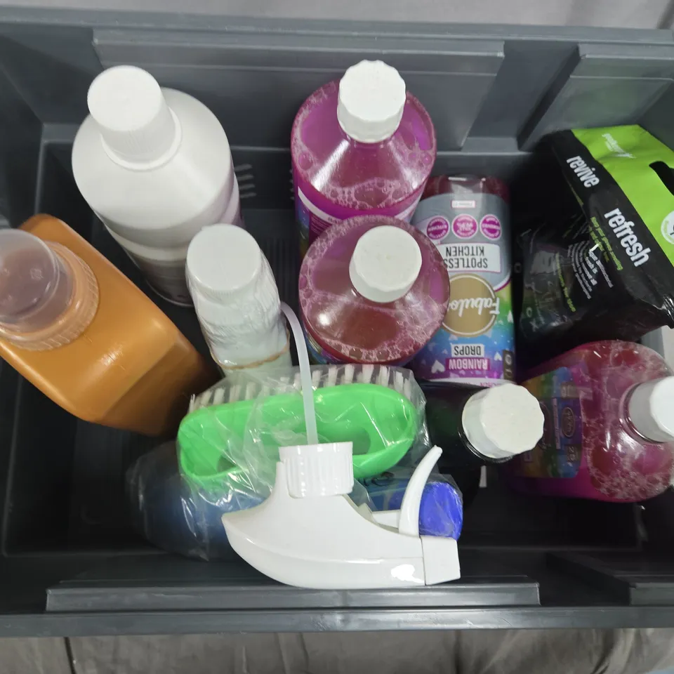 APPROXIMATELY 10 ASSORTED HOUSEHOLD LIQUID PRODUCTS TO INCLUDE FABULOSA LIQUID SCENT BOOSTER GEL, GLOVE GLU GRIP N FRESH, BRIHOME BRILGRILL, ETC - COLLECTION ONLY