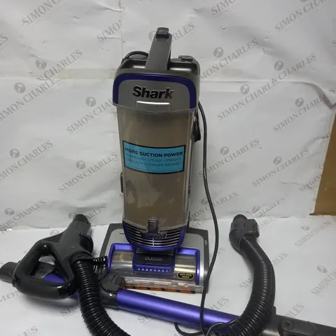 SHARK CORDLESS VACUUM WITH ANTI HAIR WRAP 