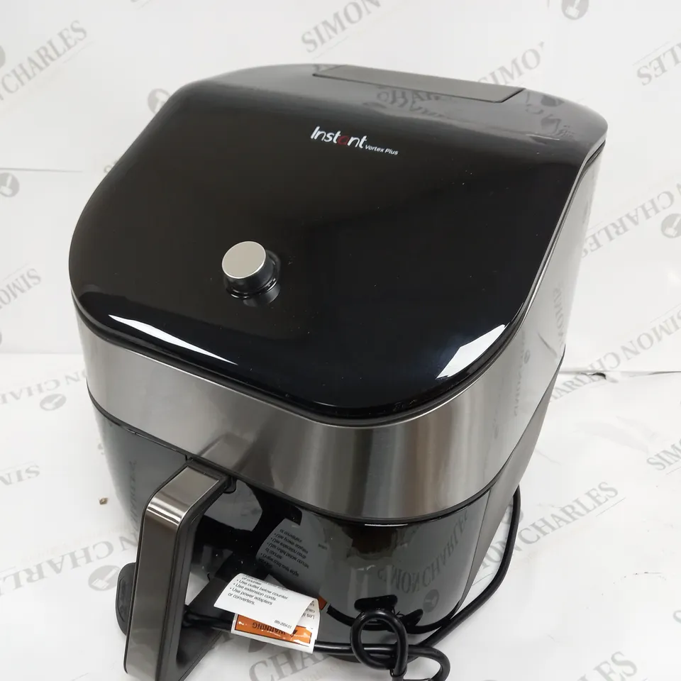BOXED INSTANT VORTEX 6 IN 1 AIR FRYER 