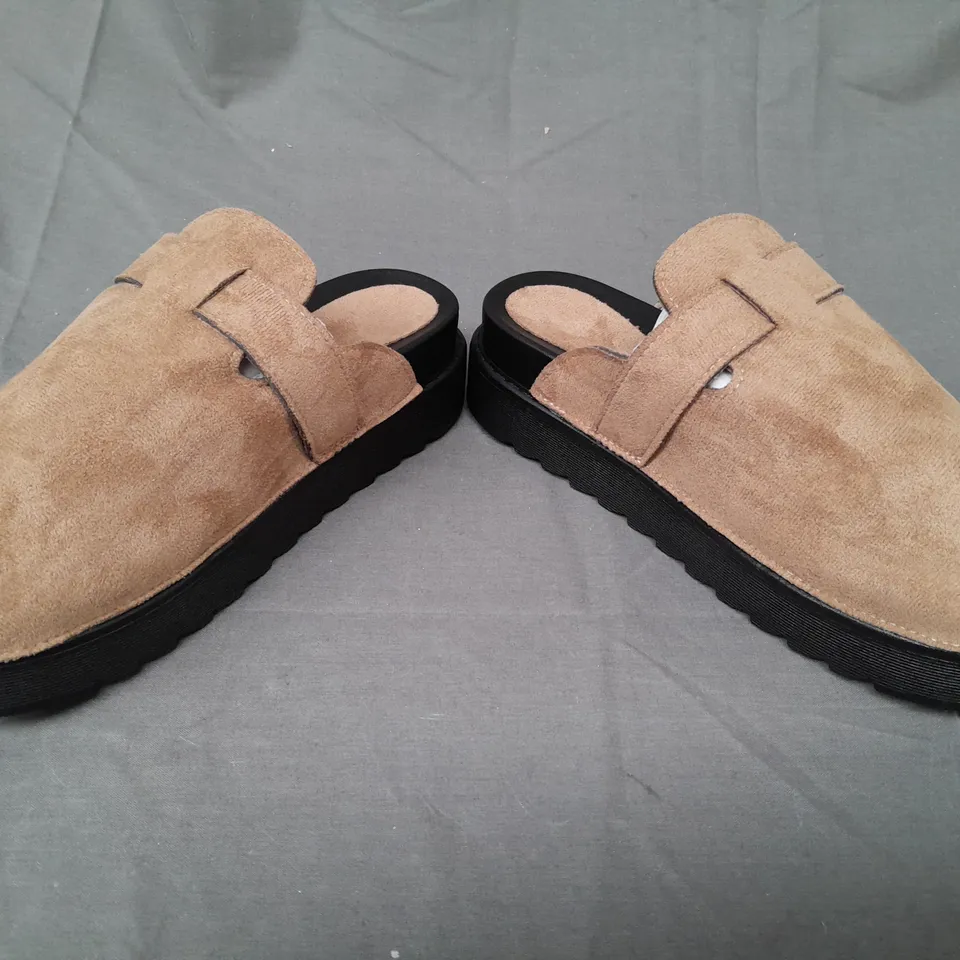 BOXED PAIR OF DESIGNER PLATFORM CLOSED TOE CLOGS IN TAUPE SIZE 6