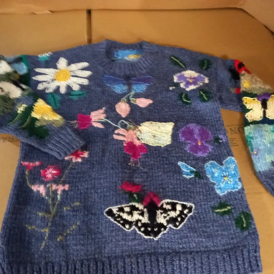 KNITTED CREW JUMPER - SIZE UNSPECIFIED