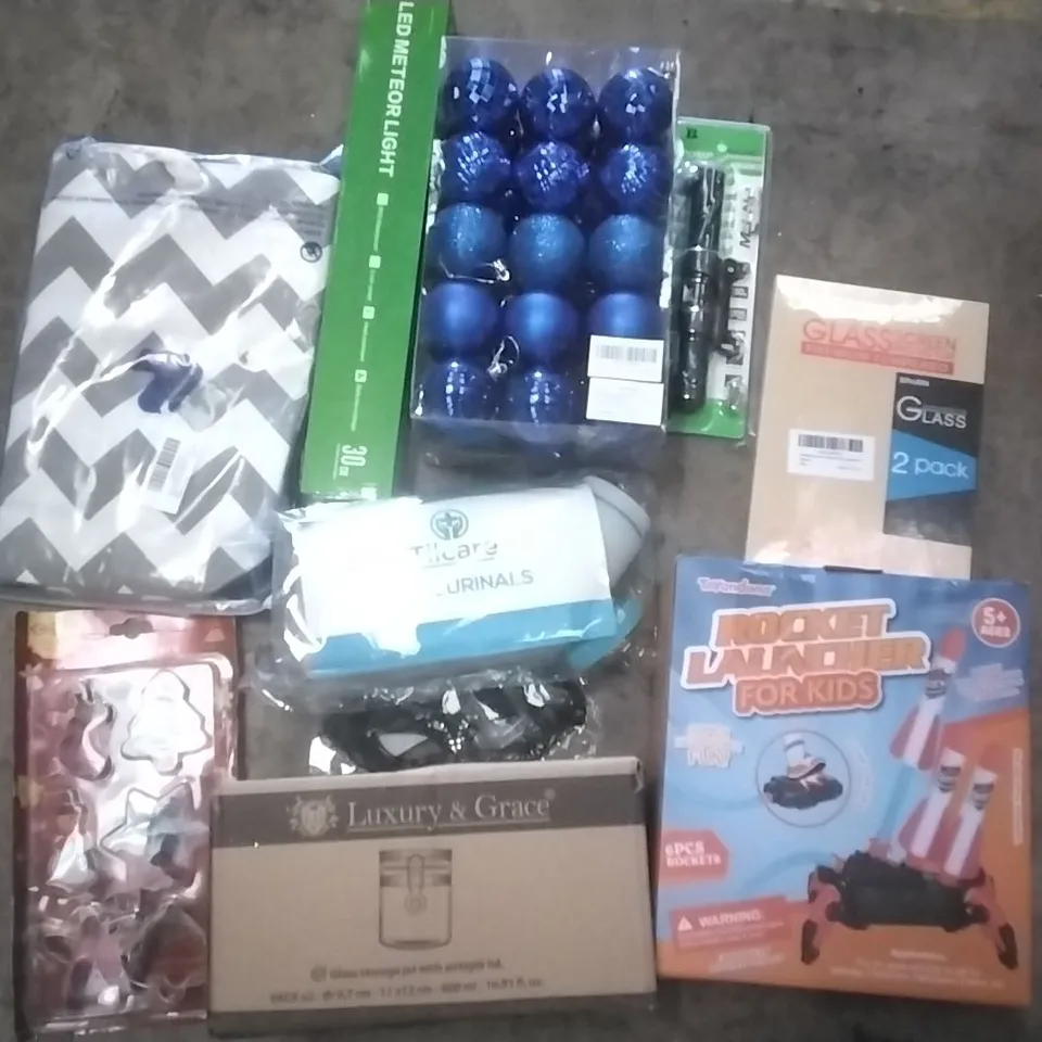 PALLET OF ASSORTED ITEMS INCLUDING GLASS STORAGE JAR, LED METEOR LIGHT, ROCKET LAUNCHER FOR KIDS, GLASS SCREEN PROTECTOR, BLUE BAUBLE SET, CHRISTMAS COOKIE CUTTERS