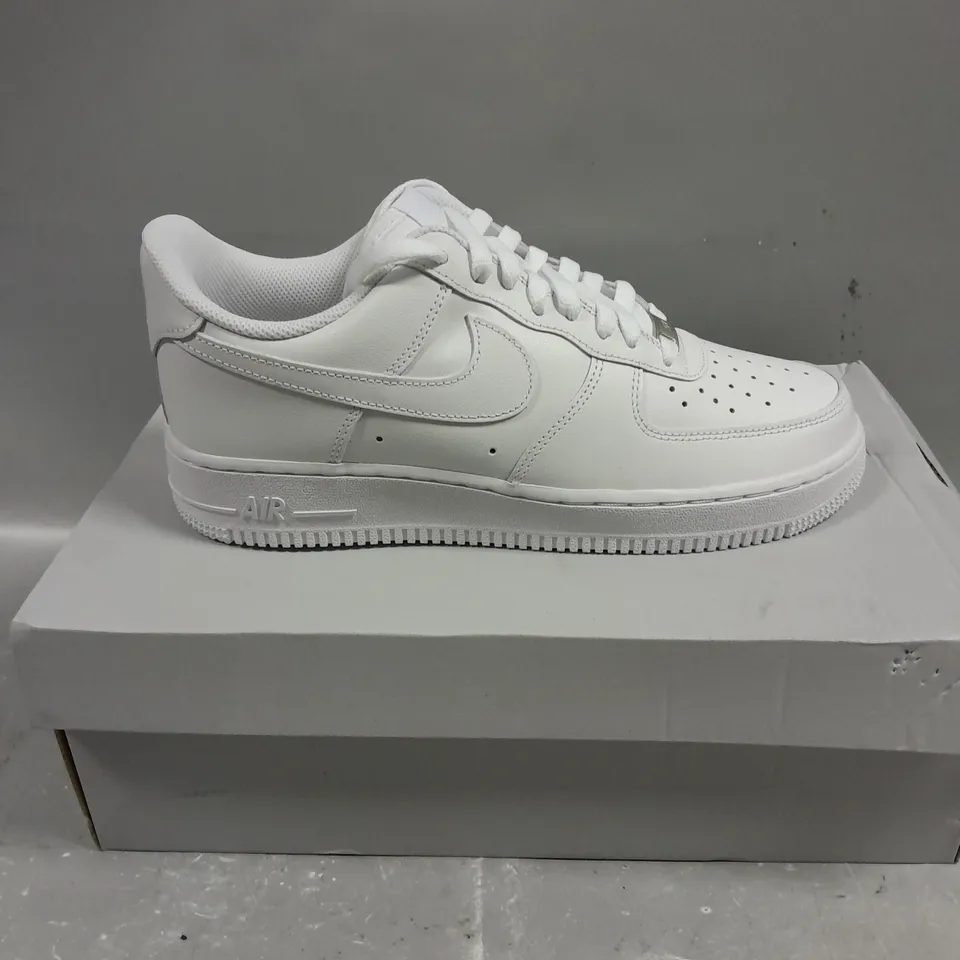 BOXED PAIR OF NIKE AIR FORCE 1 '07 TRAINERS IN WHITE - 7