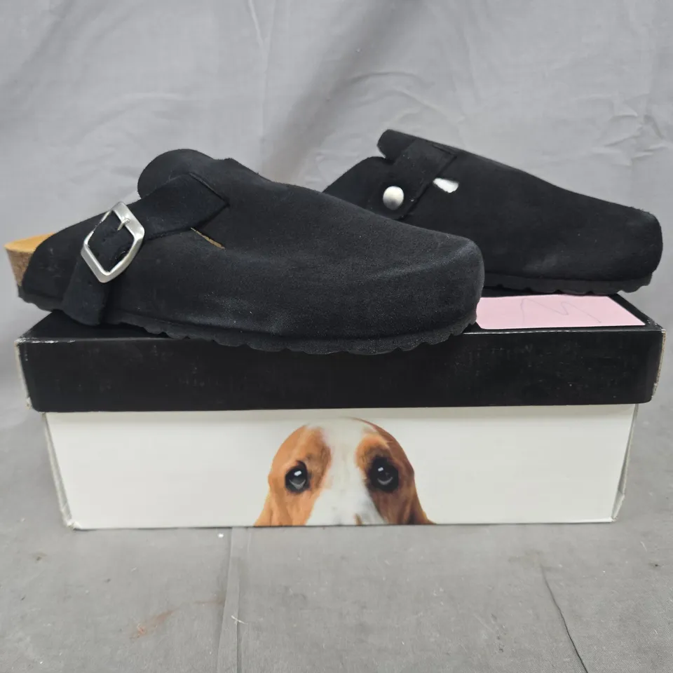 BOXED PAIR OF HUSH PUPPIES ALAYNA LOAFERS IN BLACK SIZE 5