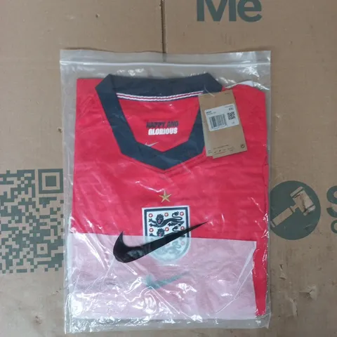 BAGGED NIKE ENGLAND FOOTBALL JERSEY IN RED SIZE XXL