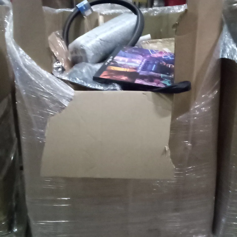 PALLET OF ASSORTED HOUSEHOLD ITEMS INCLUDING SMALL RUGS , TOY SETS AND NEON LIGHTING 
