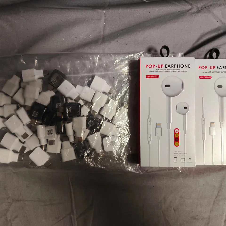 BOX OF APPROXIMATELY 10 ASSORTED ELECTRICAL ITEMS TO INCLUDE POP-UP EARPHONES, ETC