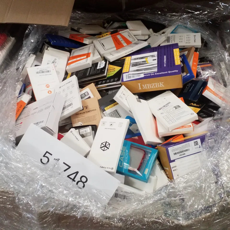 PALLET CONTAINING LARGE QUANTITY OF ASSORTED PHONE CASES
