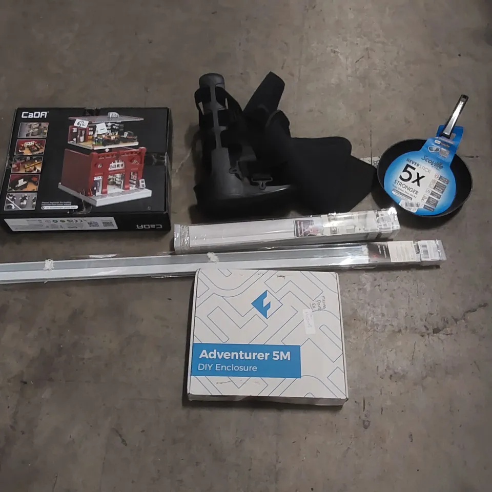 PALLET OF ASSORTED ITEMS INCLUDING: CADFI SET, BOOT ANKLE SPLINT, FRYING PAN, BLINDS ECT