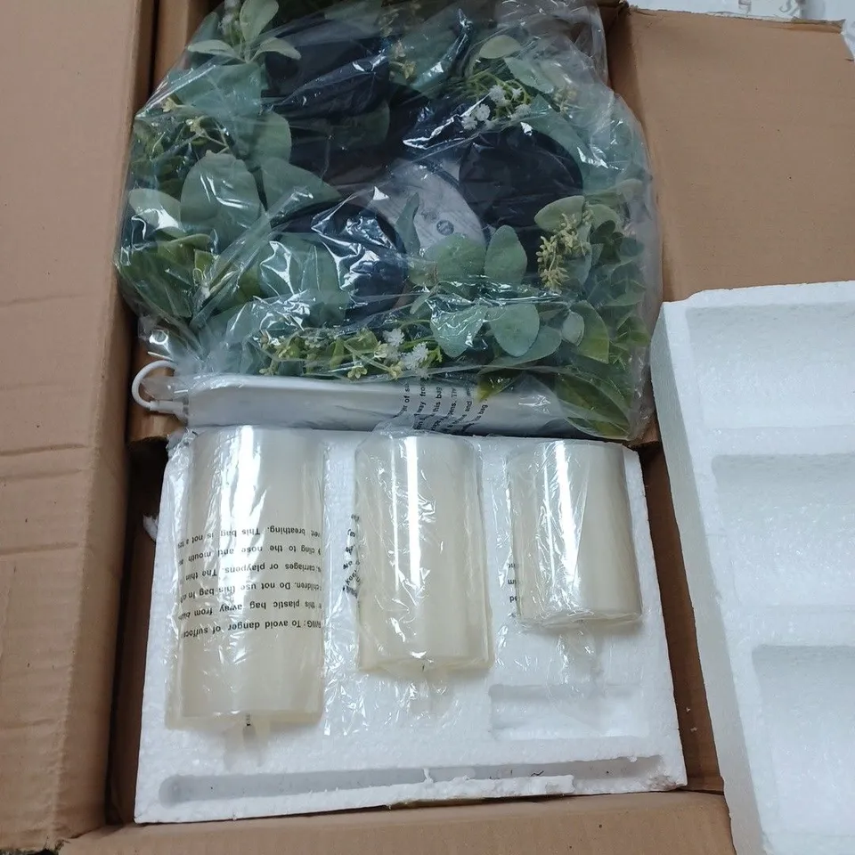 BOXED CANDLE HOLDER AND WRAITH 