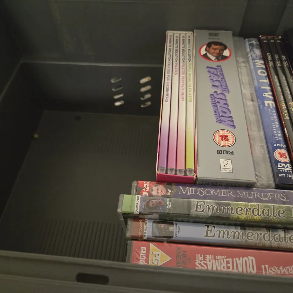TOTE OF APPROXIMATELY 16 ASSORTED DVD'S TO INCLUDE - SUPERMAN , UPSTAIRS DOWNSTAIRS , BBC TOP GEAR 13 SPECIALS ETC